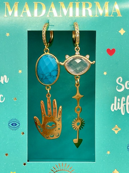 Boucles d’oreilles asymétriques « main » Madamirma