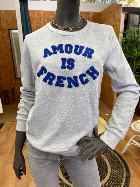 Sweat Amour is French Gris bleu 